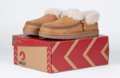 Chestnut BILLY Cozy Slippers -Billy Shop BK22446 250 Studio 1 940x614 aacc6c49 fc80 4225 8803 7118ab86af83