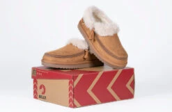 Chestnut BILLY Cozy Slippers -Billy Shop BK22446 250 Studio 3 940x614 b043290a 9884 4a78 8460 ba6399aefdab