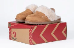 Chestnut BILLY Cozy Sling Scuff -Billy Shop BK22447 250 Studio 1 940x614 b6f847ee 15c0 4c00 a4b7 d7c9d9cf720a