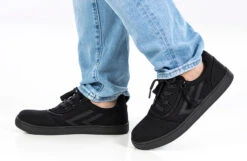 Men's Black To The Floor BILLY CS Sneaker Low Tops -Billy Shop BM22343 001 studio standing 1 940x614 414da9e9 5e65 484d 9c14 bd82285f09a0