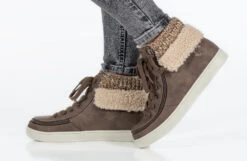 Women's Tobacco BILLY Cuffs -Billy Shop BW22341 220 studio standing 1 940x614 317abe2f 1405 4a21 98b2 27e2795dc60f